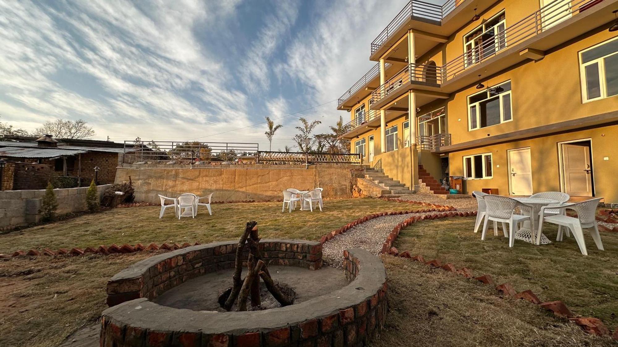 The Lumi Hotell Bīr Exteriör bild
